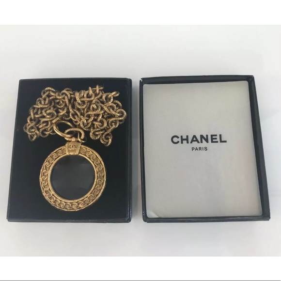 CHANEL MAGNIFYING GLASS MEDALLION NECKLACE NWOTS! - Picture 4 of 15